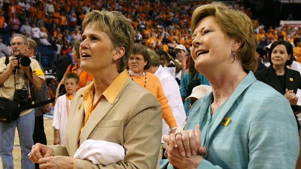 pat-summitt-holly-warlick-.jpg